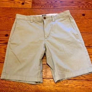 EUC J Crew shorts in a pale green. Size 30. 9 inch inseam.